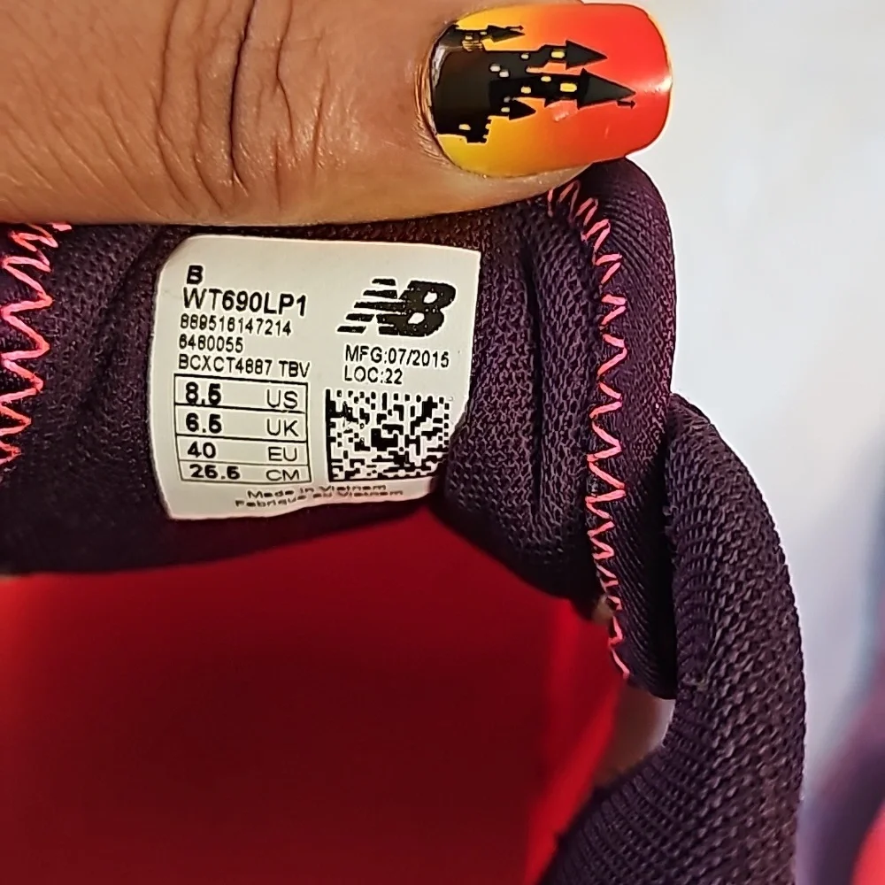 New Balance 690AT Sneakers - Picture 5 of 11